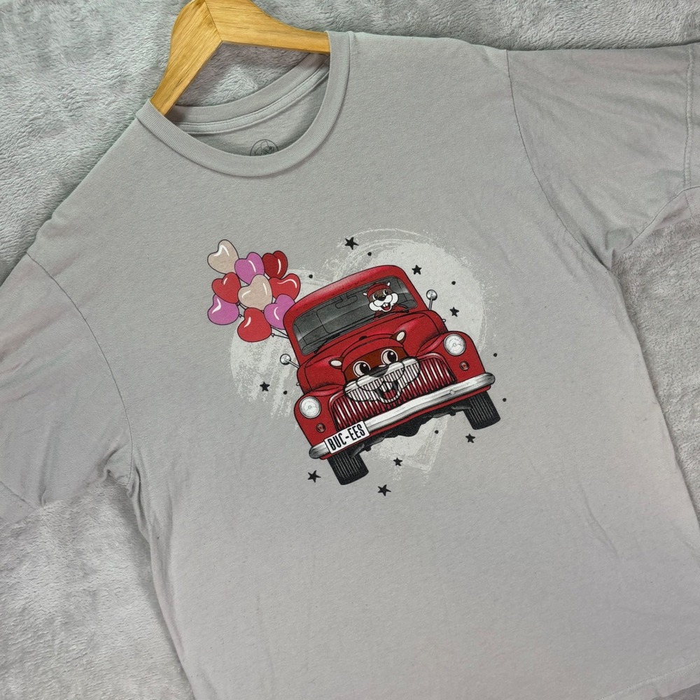 Buc-ee's Women's Graphic T-Shirt Gray Red Truck Hearts Love‎ You Tee Size L